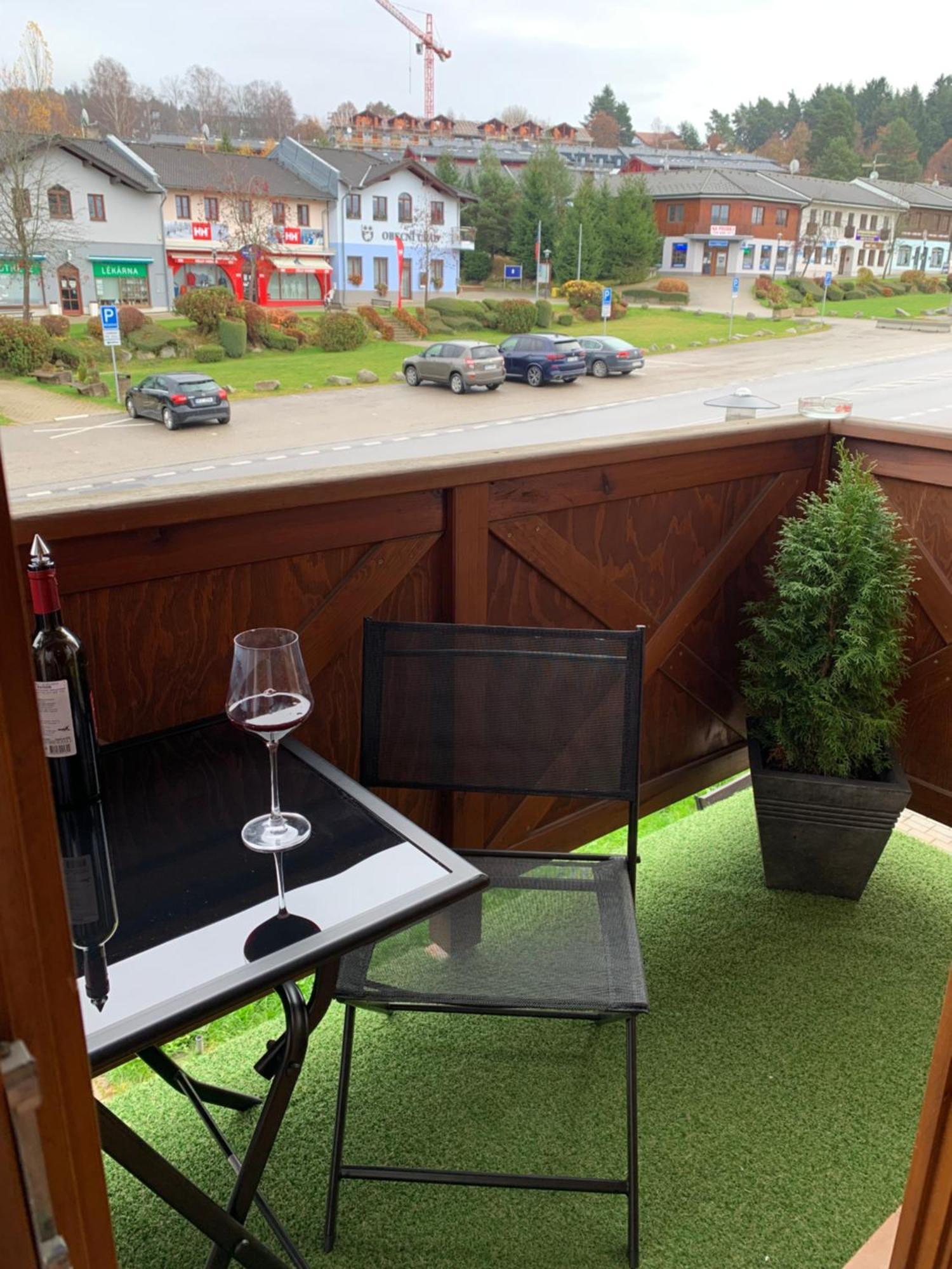 Jsmit Music&Bar&Apartments, Balkony V Apartmanah, Bar Dole Lipno nad Vltavou Exterior photo
